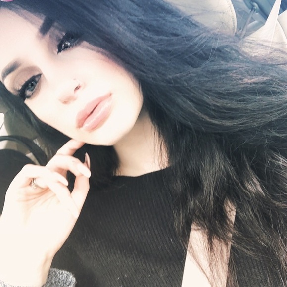 Meet your Posher, Mina - Picture 2 of 4